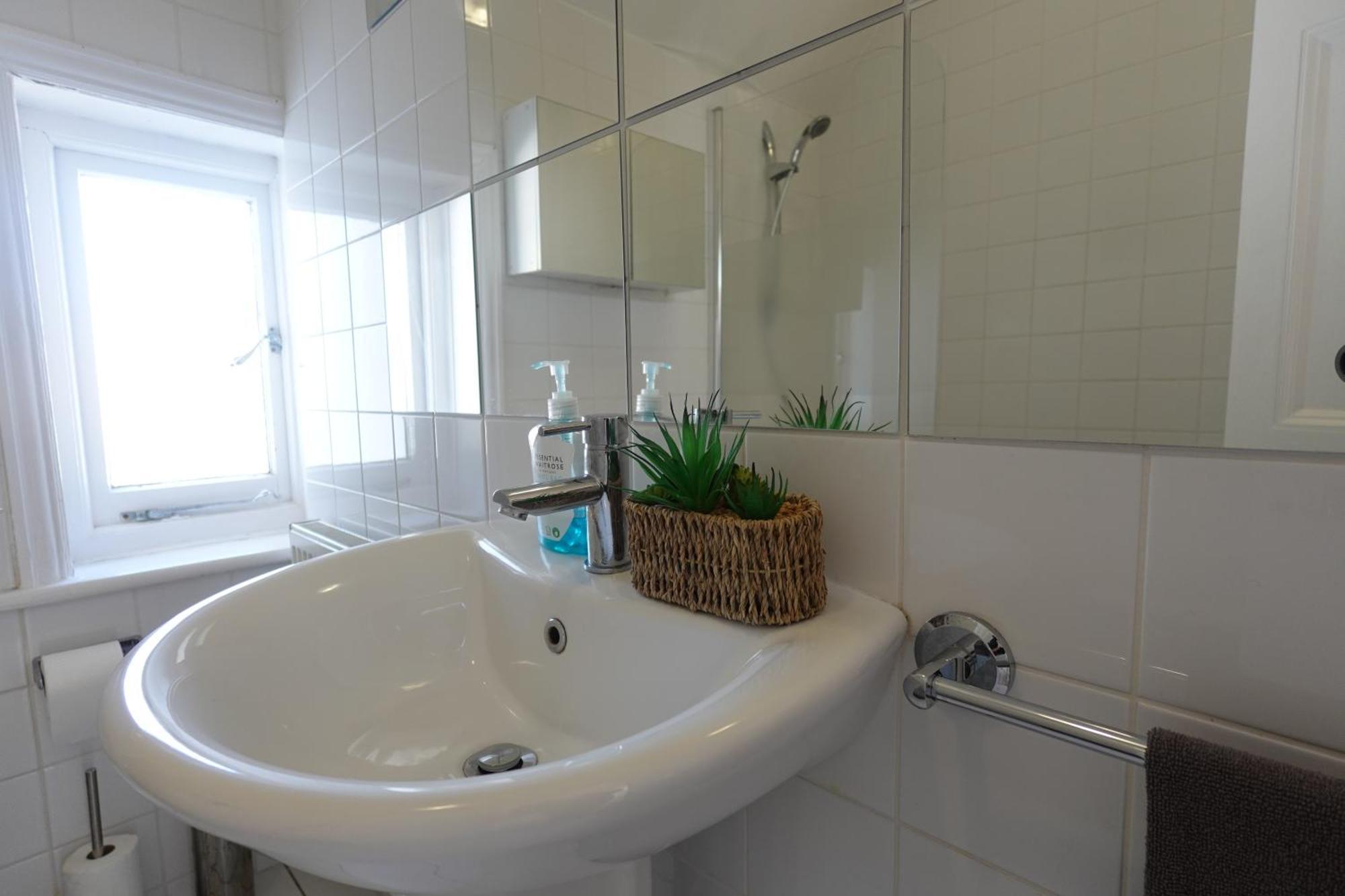 Apartment In Canford Cliffs Close To Sandbanks Beach Poole Esterno foto